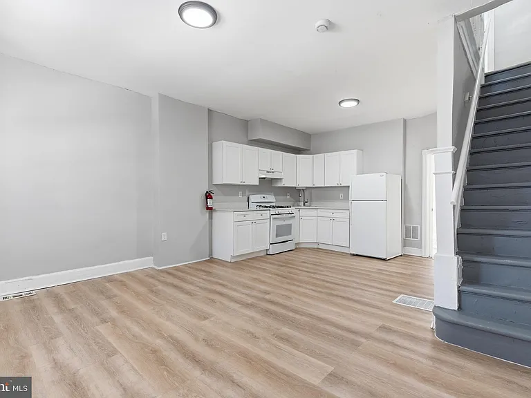 3906 N Delhi St — Photo 3