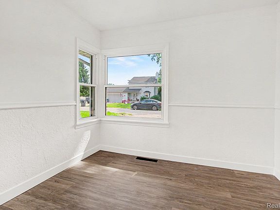 2nd image of 8653 Lanewood St