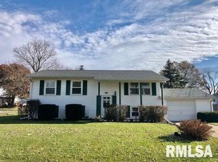 6815 Pacific St, Davenport, IA 52806