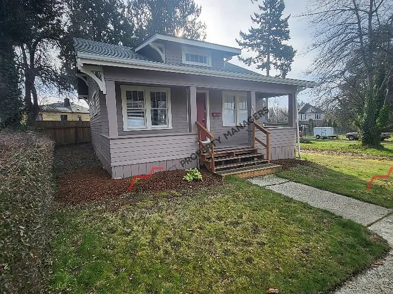 629 NW Hawthorne Pl — Photo 1