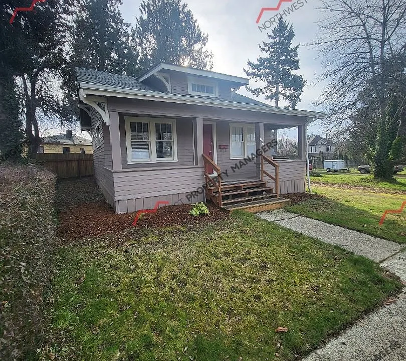 629 NW Hawthorne Pl