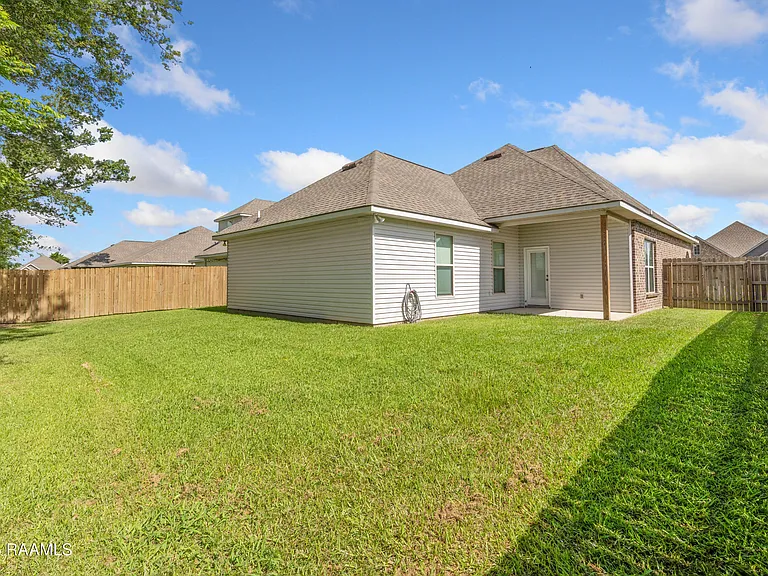 121 Gentle Crescent Ln — Photo 10