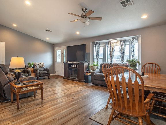 5th image of 380 Sunnyside Dr