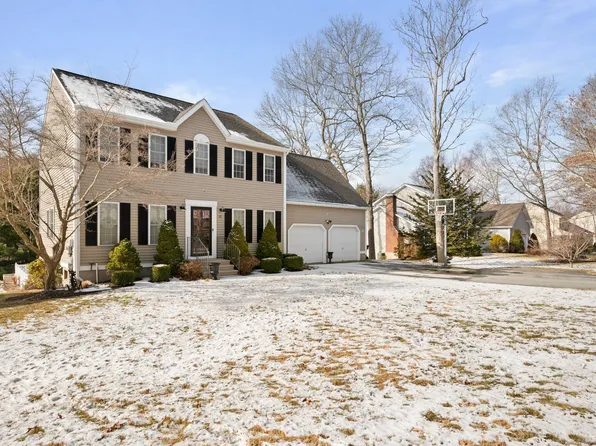 35 Yorkshire Drive, Waterford, CT 06385