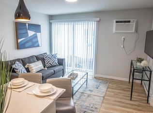 604 E White St, Champaign, IL 61820