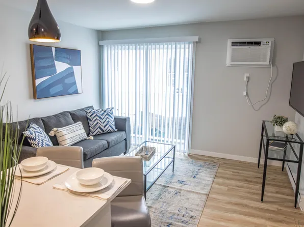 604 E White St, Champaign, IL 61820