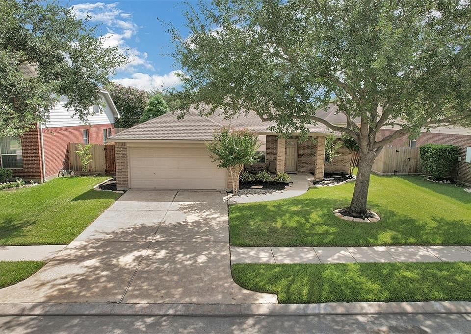 1st image of 2707 Courtyard Ln