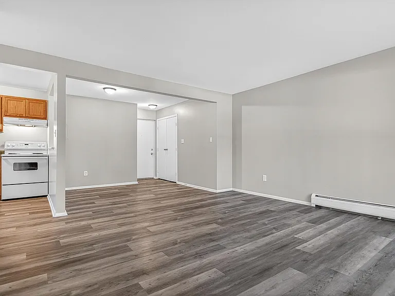 24-(Apt 2B) 2x2- Living to Dining