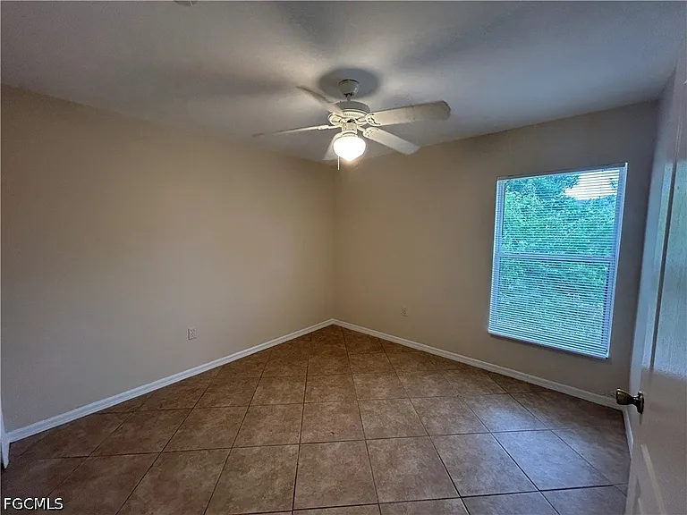 6012 Thrush Ave — Photo 7