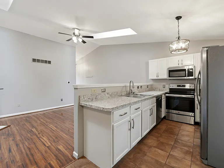 1499 Stonefield Dr — Photo 13