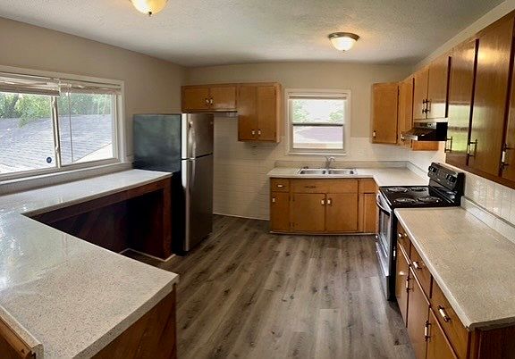 3rd image of 9843 Ellis Dr
