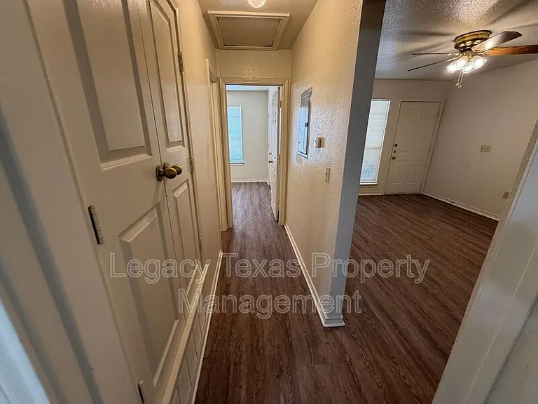 1106 Williams Ave #D — Photo 16