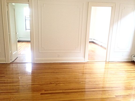 4th image of 318 Covert St APT 3R