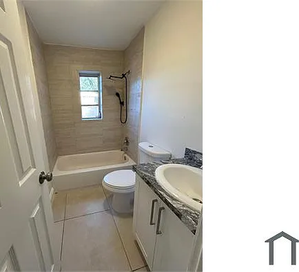 1828 NW 93rd Ter — Photo 3