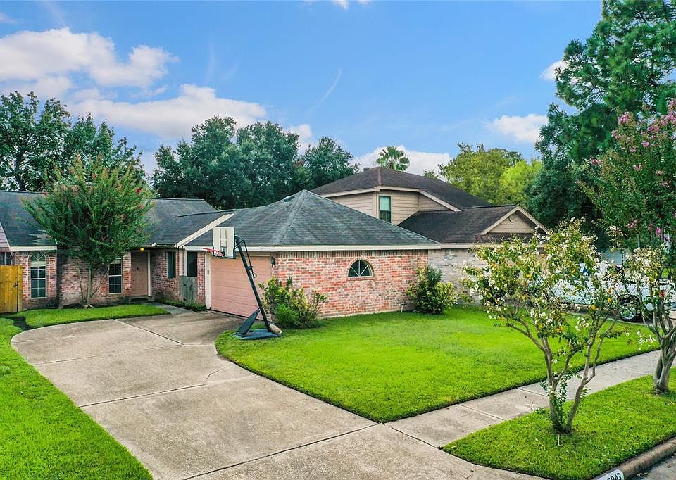 1st image of 15943 Oak Mountain Dr