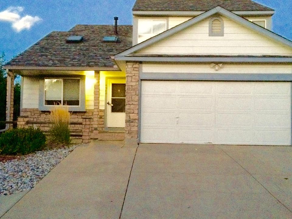 out side custom built house, with horse shoe drive way...lots of stone work...New out door paint