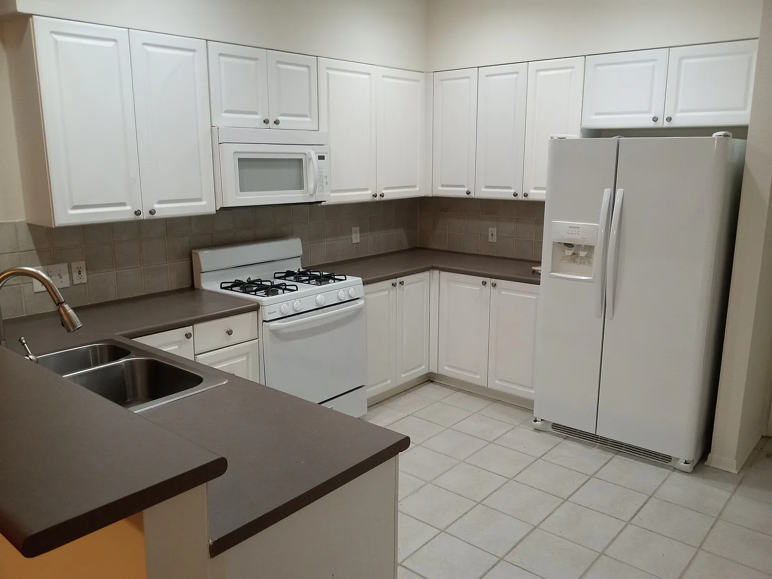 2 bed, 2.5 bath, 1571 sqft, $1,800 — Photo 3