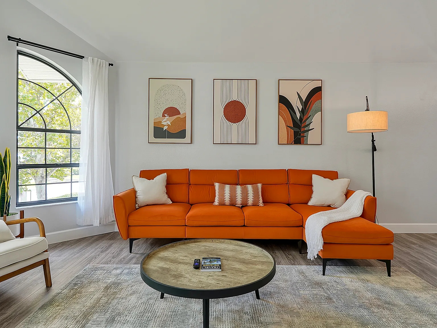 3 bed, 1250 sqft, $2,350 — Photo 2
