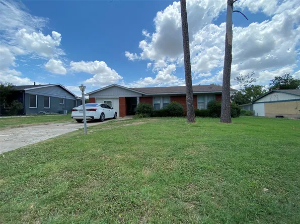 3112 Meadow Oaks Dr, Fort Worth, TX 76117