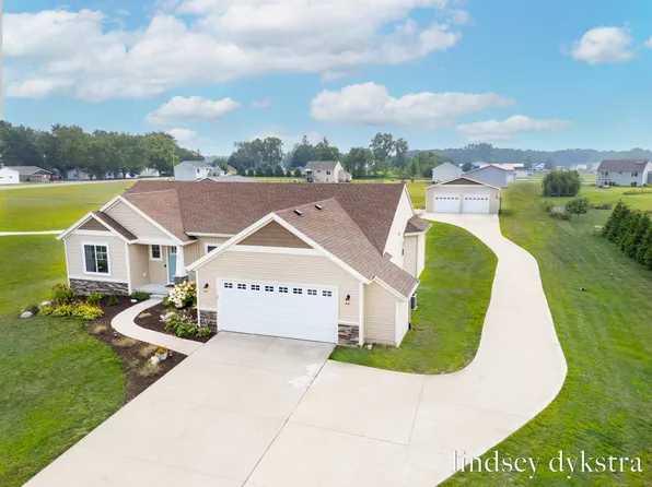 16 Browning Dr, Shelbyville, MI 49344