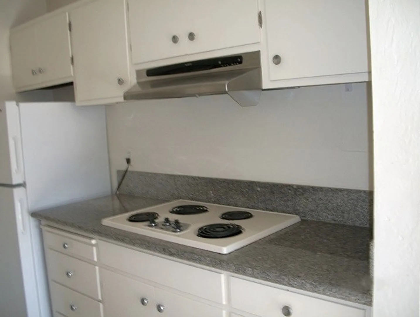 -This Large 3 Bedroom 2 Bath Apartment Is In The Heart Of Gourmet Ghetto~ Security Deposit Reduced.. — Photo 4