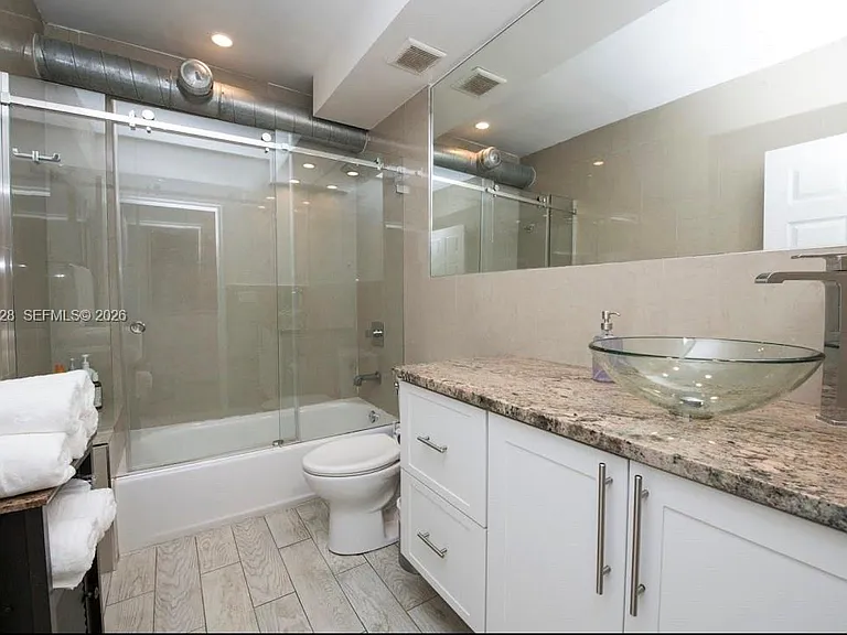 524 NW 35th St #2 — Photo 7