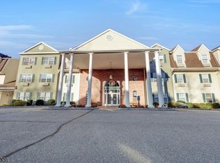 5303 Richmond Rd #303, West Milford, NJ 07480