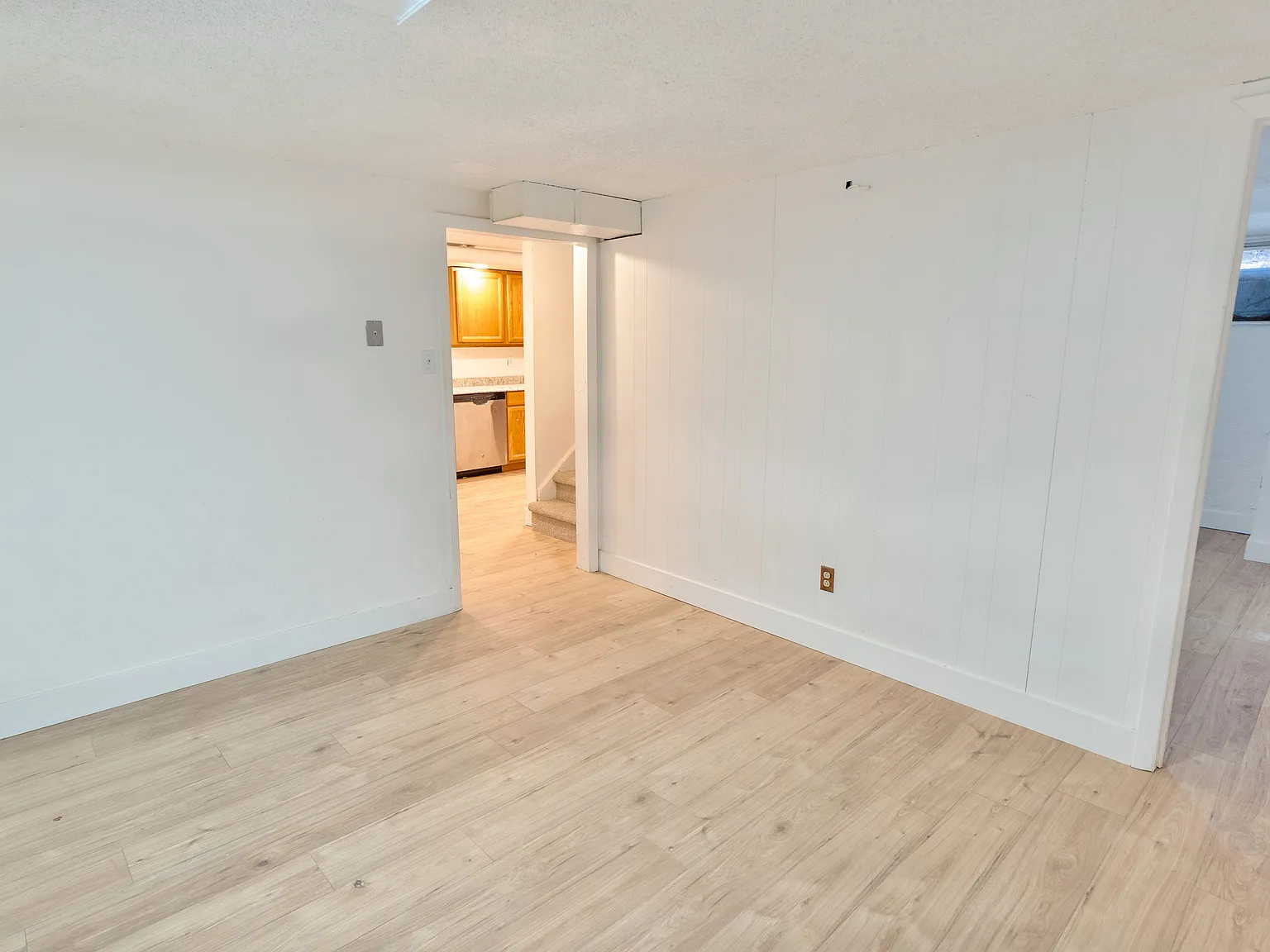 3 bed, 1000 sqft, $1,700 — Photo 3