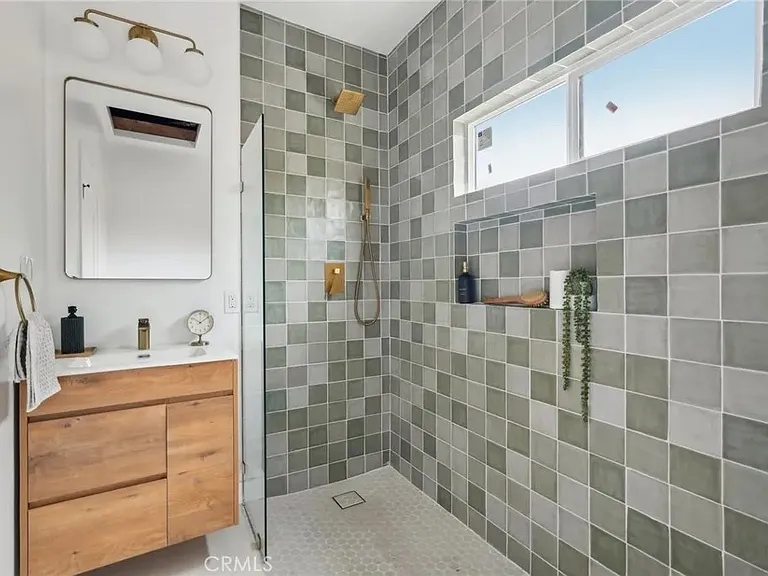 5449 S Victoria Ave #1/2 — Photo 9