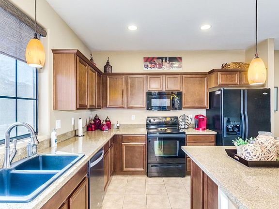 4th image of 2320 W Dusty Wren Dr