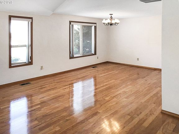 4th image of 3205 SE Baypoint Dr