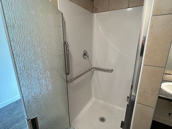 4th image of 3018 E Everett Ave #9
