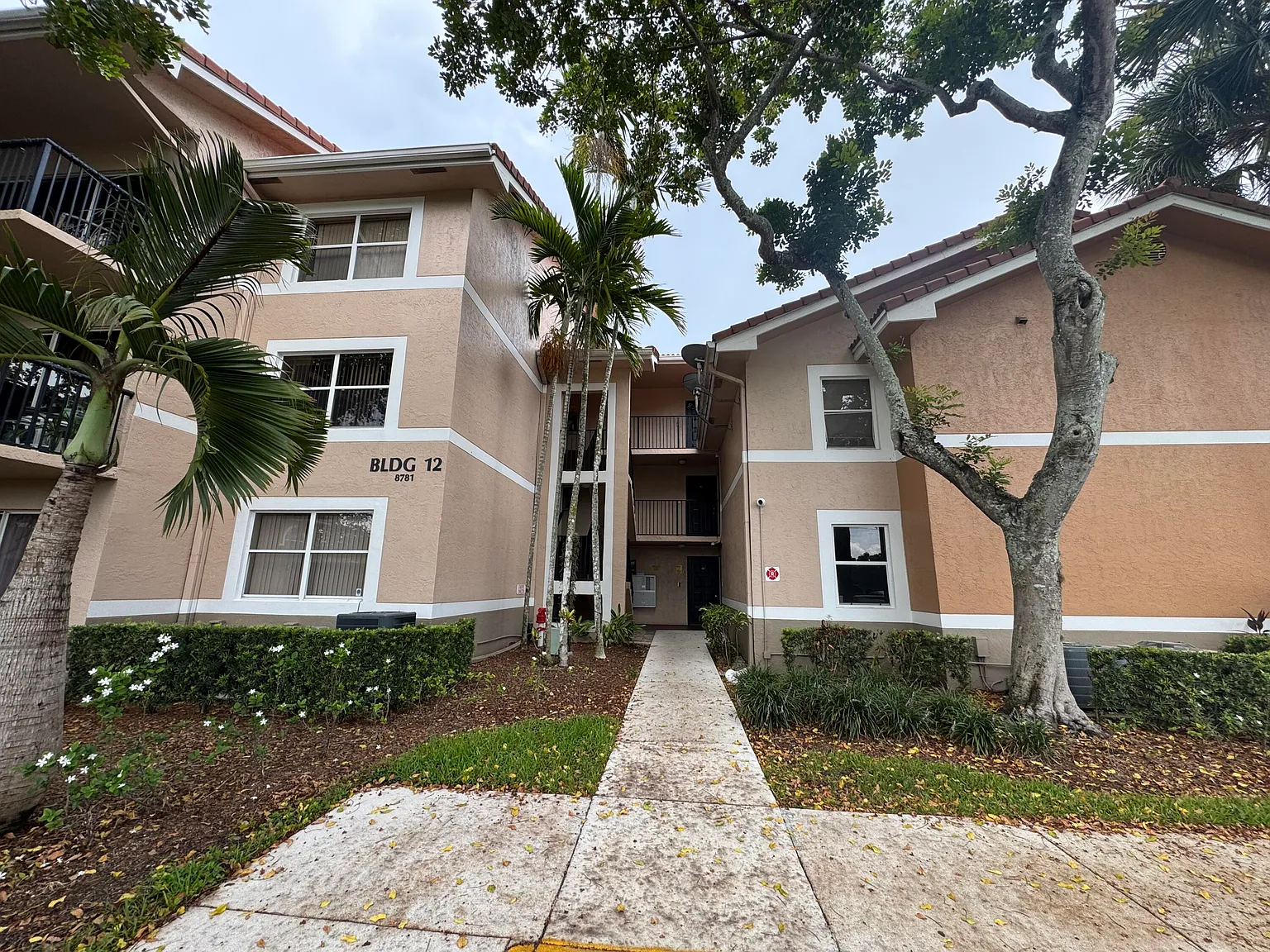 Edgewater Condo — Photo 1