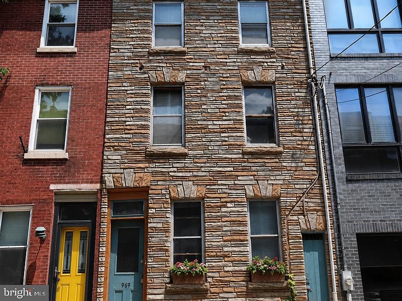 1st image of 969 N Randolph St