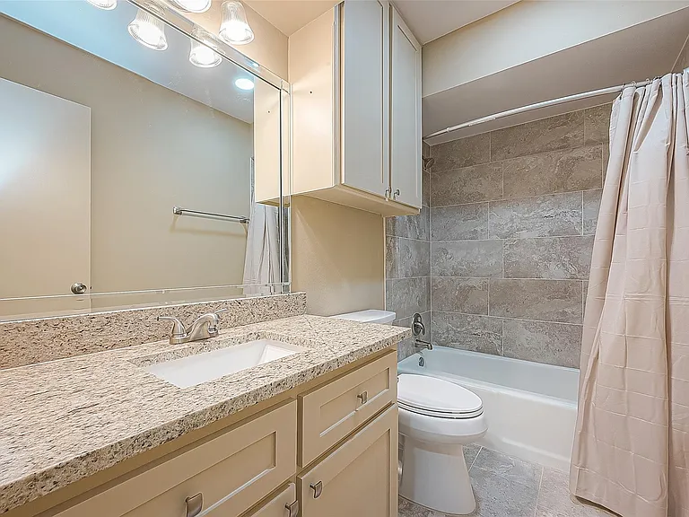 722 Venice St — Photo 23