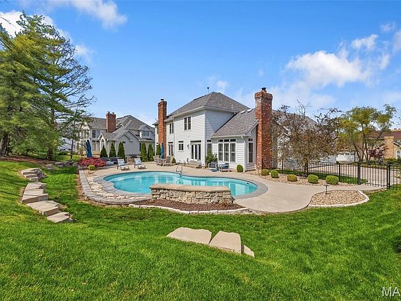 5th image of 14812 Brook Hill Dr