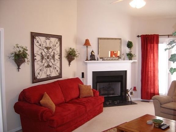 3rd image of 281 Glen Crest Dr
