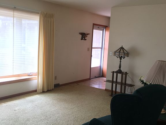 Spacious living room