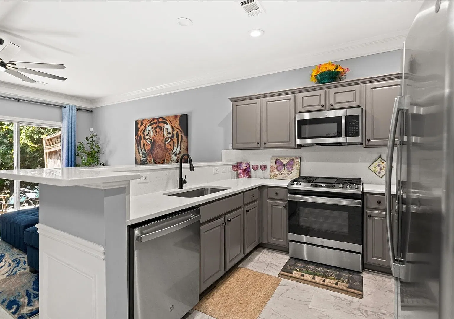 Renovated 2BR Townhome | Dual Ensuite Bedrooms — Photo 2