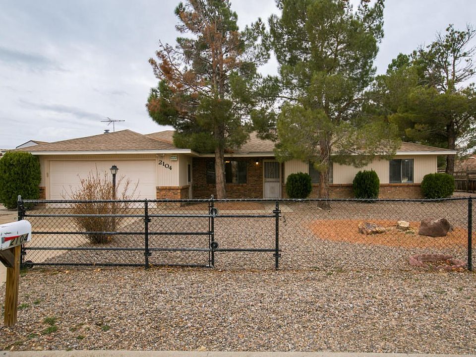 2104 Spruce Needle (001)