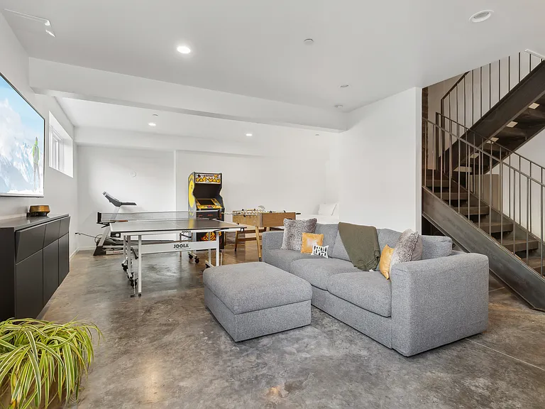 1102 Norfolk Ave — Photo 41