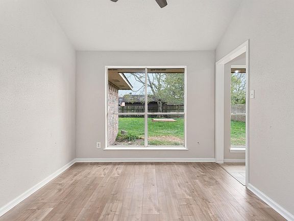 4th image of 7827 Yellow Pine Dr