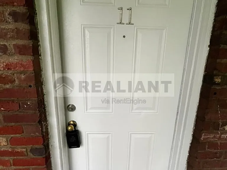 2021 Cambridge Dr #11 — Photo 9