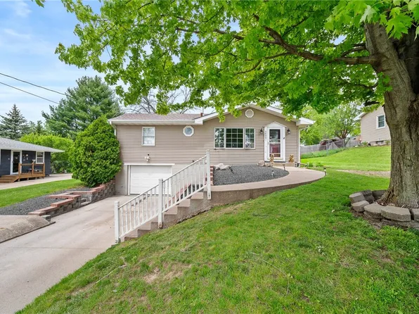 4600 Fairview Dr, Pleasant Hill, IA 50327