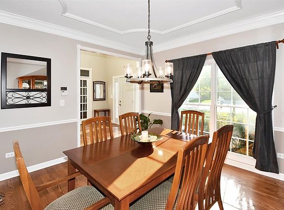 4th image of 1556 Branford Ln