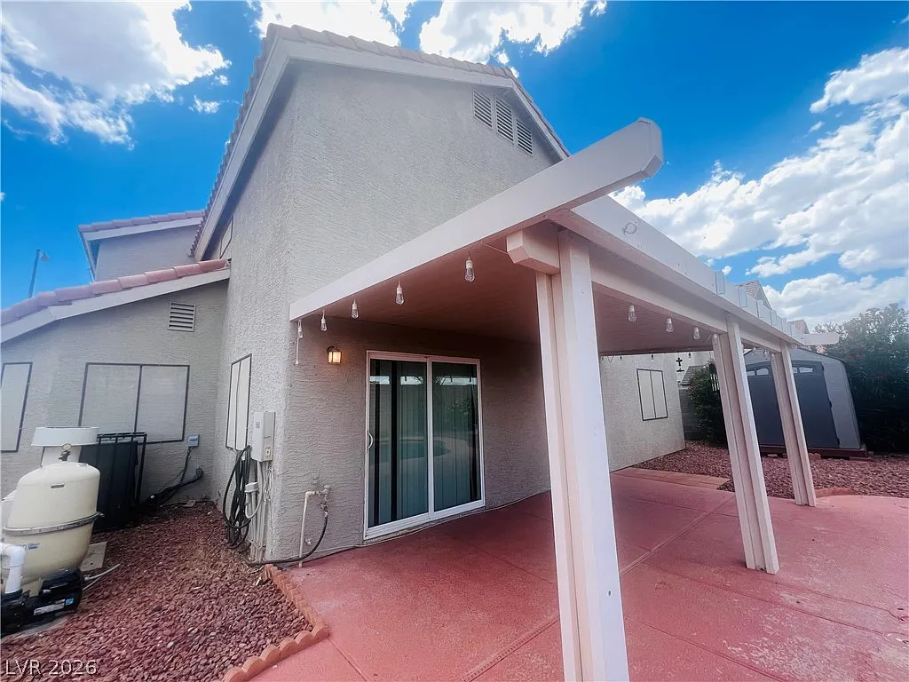 4 bed, 3.0 bath, 2000 sqft, $2,550 — Photo 4