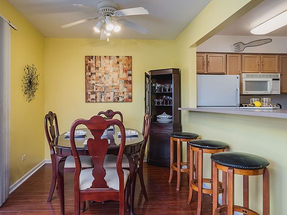 4th image of 259 W Court Of Shorewood APT 1A