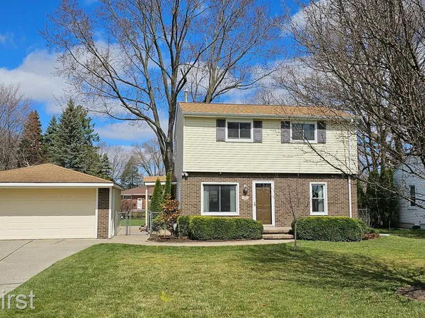 23351 Harrellson St, Macomb, MI 48042