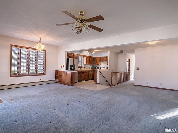 5th image of 935 E Highland Pl