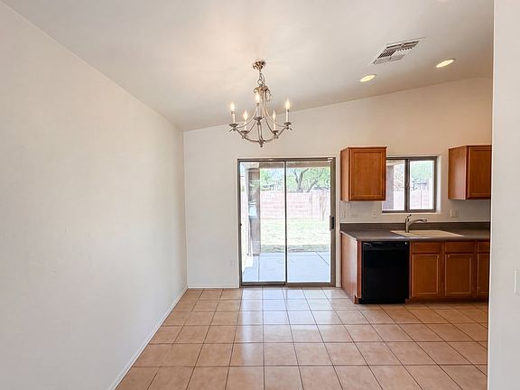 3rd image of 1018 E Lyle Canyon Dr